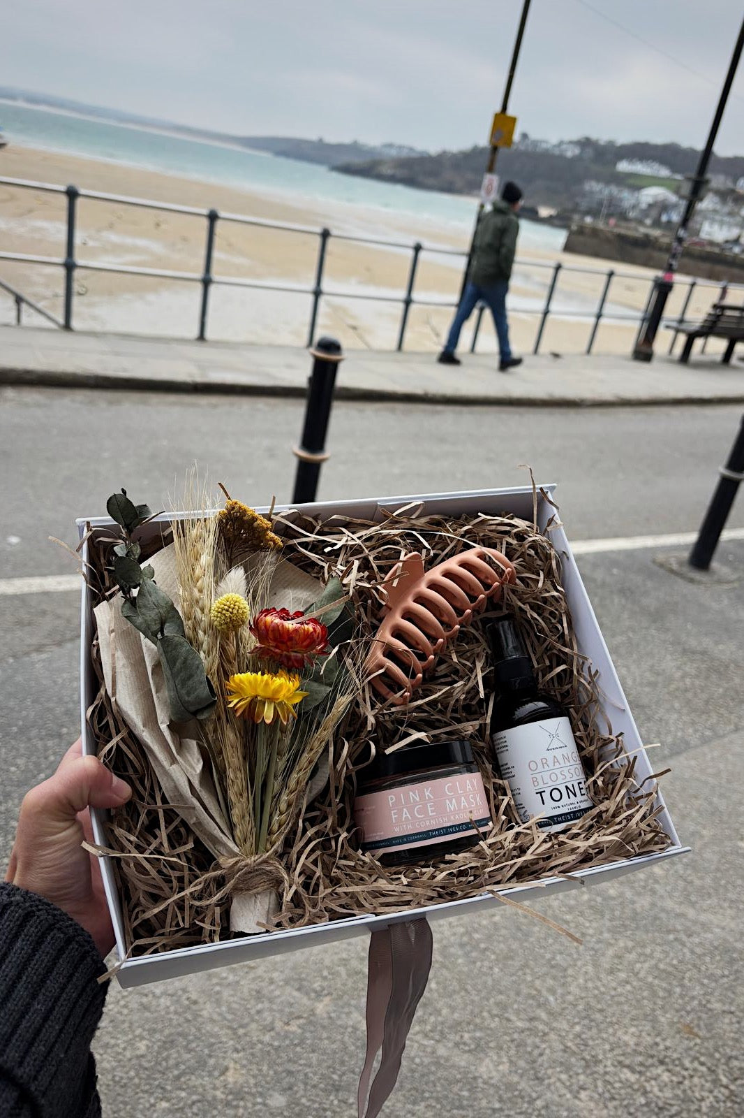 Clay Face mask, Toner, Claw Clip & Posy Hamper