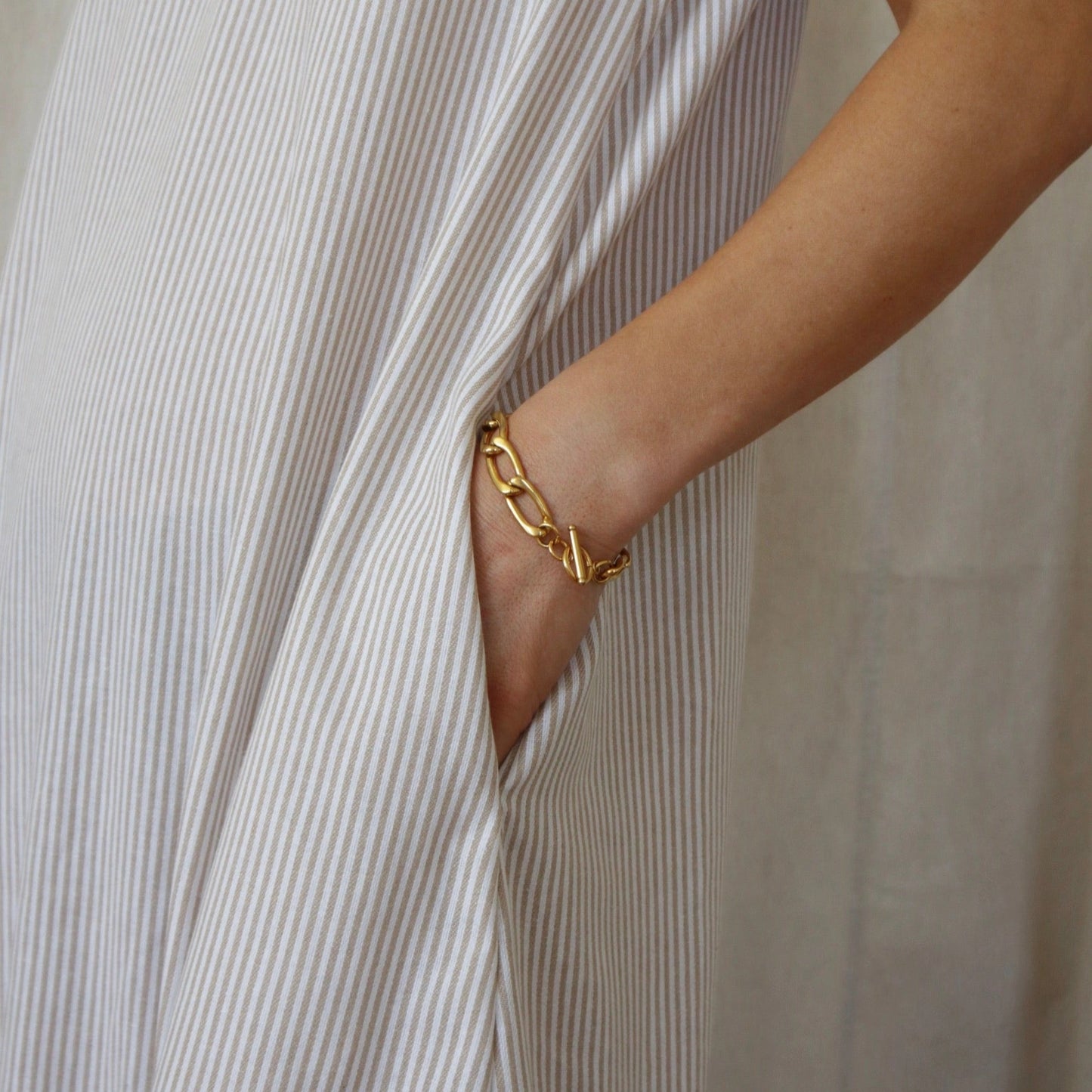 Anchor 'Mermaid Gold' chunky bracelet with hoop fastening
