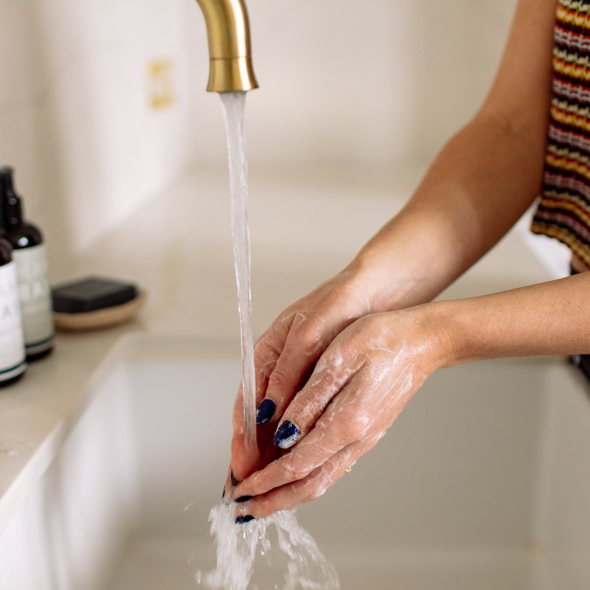 Lemongrass & Cedarwood Hand Wash - The St. Ives Co.