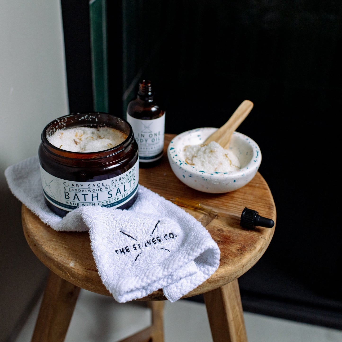 Clary Sage, Bergamot & Sandalwood with Calendula Bath Salts - The St. Ives Co.
