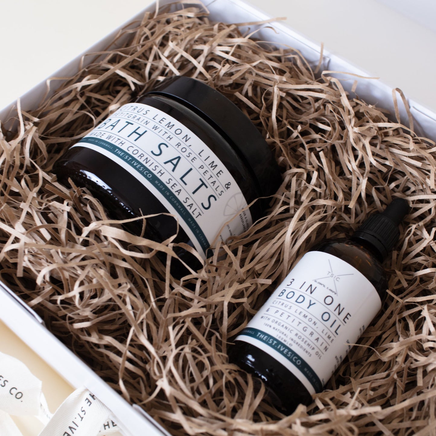 Citrus Lemon, Lime & Petitgrain Bath Salts with a Body Oil Hamper