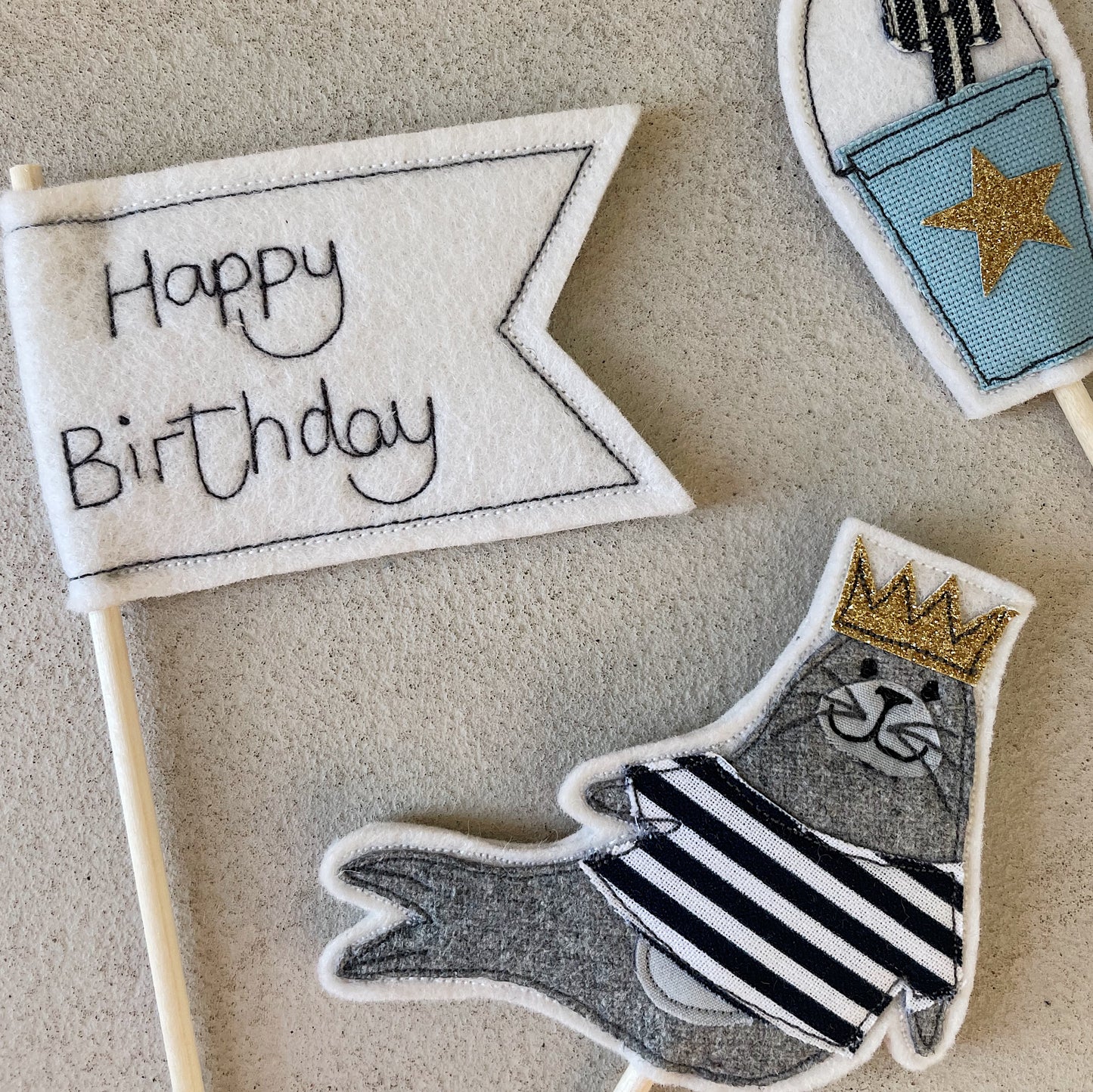 Cake Toppers Seal and Bucket