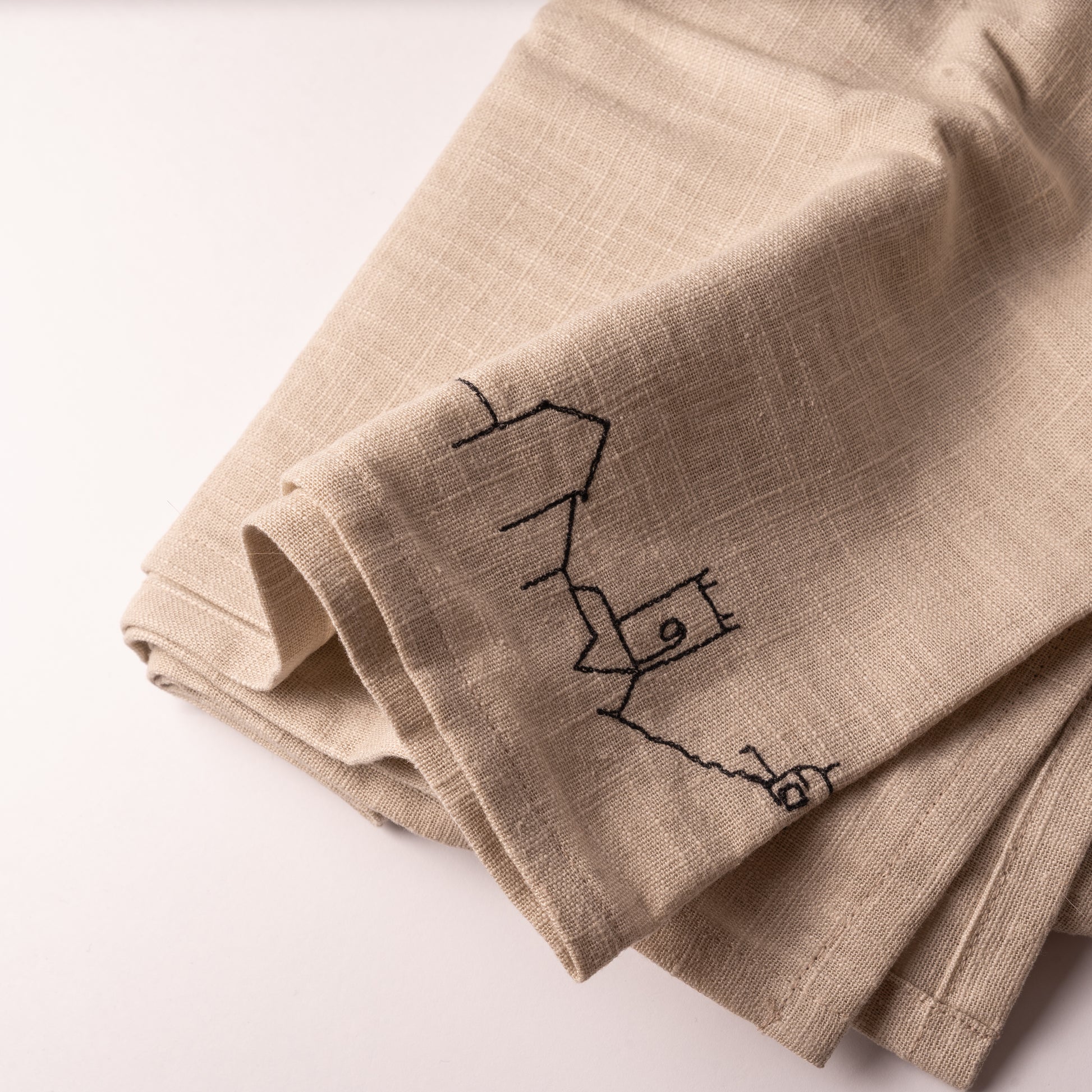 St. Ives Linen Table Runner - The St. Ives Co.