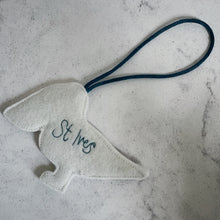 Load image into Gallery viewer, Seagull with pasty hanging

